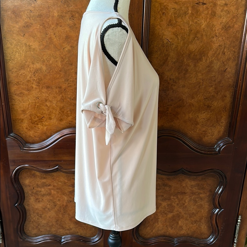 DKNY Cold Shoulder Top - Picture 4 of 11